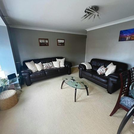 Majestic, Modern & Spacious Harbour-View Apartment With Parking Whitby Bagian luar foto