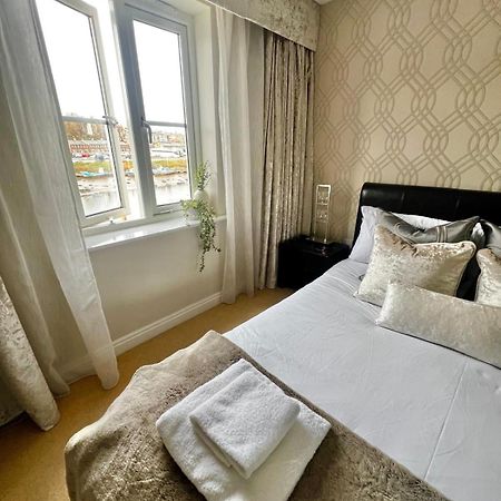 Majestic, Modern & Spacious Harbour-View Apartment With Parking Whitby Bagian luar foto