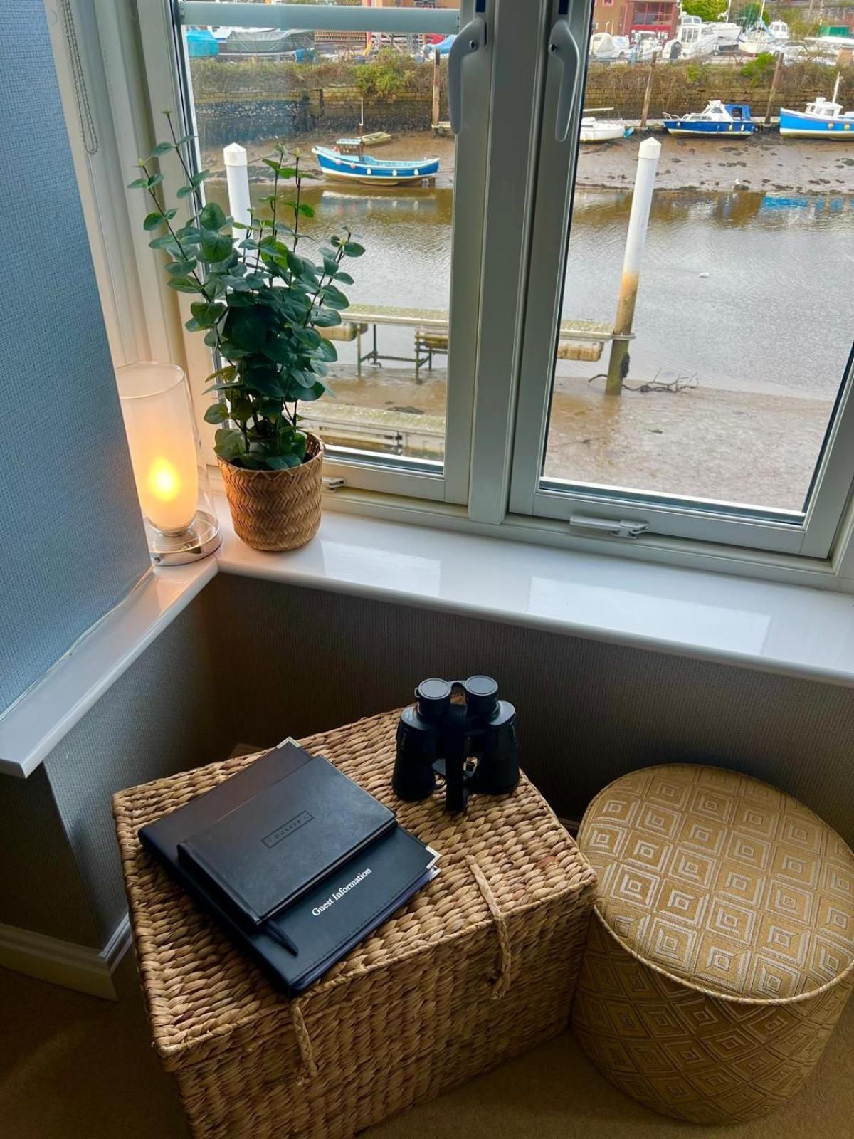 Majestic, Modern & Spacious Harbour-View Apartment With Parking Whitby Bagian luar foto